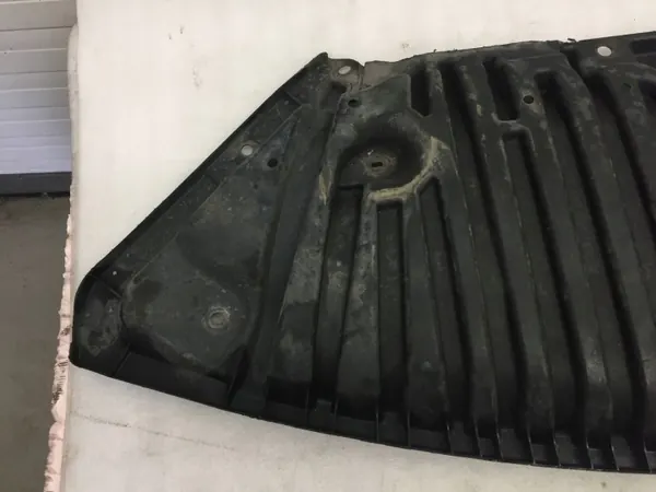 Mercedes Framstötfångare Skydd OEM A2075240930 image 8
