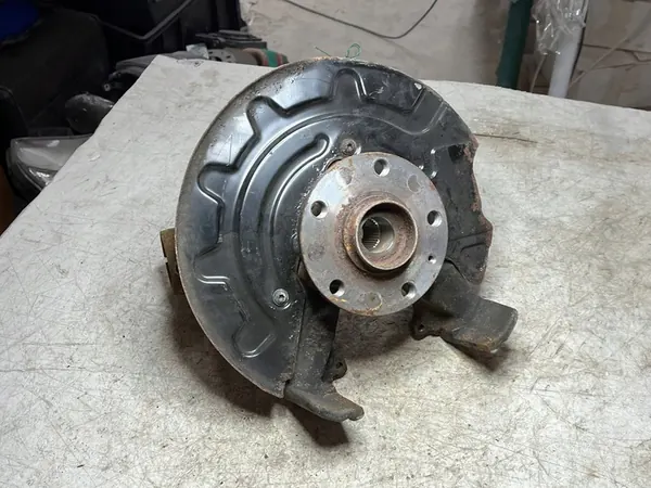 Mozzo anteriore sinistro VW Skoda Seat image 2