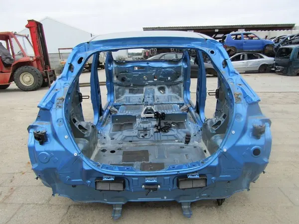 Nissan Leaf II ZE1 Rear Bumper Tray RCA image 2