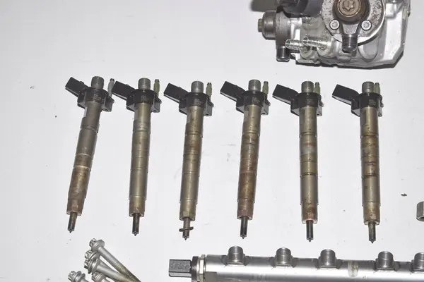 BMW Injectoren 2.0 3.0 F10 E81 E87 E90 E60 E70 E71 OEM 0445116024 image 2