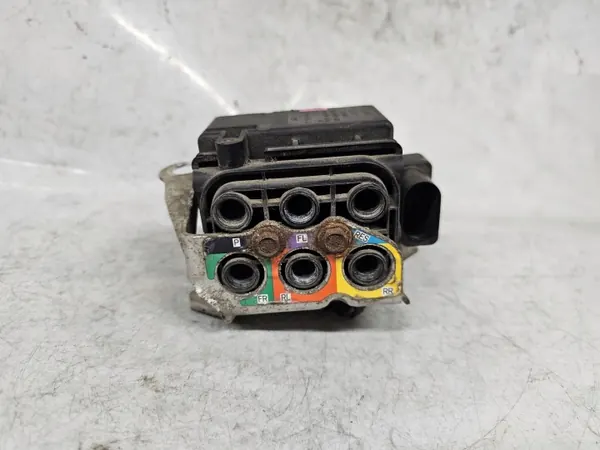 Audi Q7 Luftfjädring Ventilblock OEM 15152400082 image 3