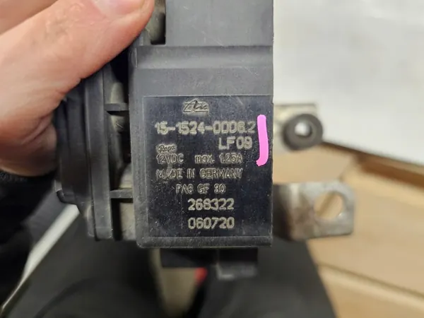 Audi Q7 Luftfjädring Ventilblock OEM 15152400082 image 5