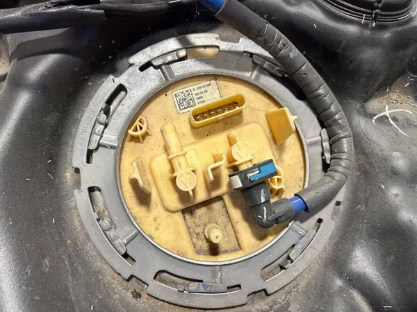 Tanque de combustível com bomba Mercedes E-Class W213 Diesel A2054705000 image 4