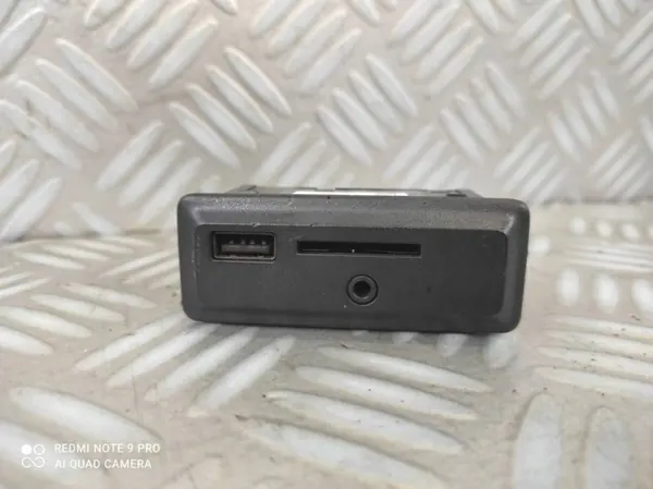 Prise USB/AUX/SD OEM 280233290R pour Renault Master IV image 3