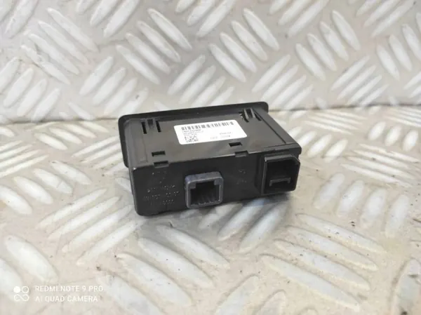 Prise USB/AUX/SD OEM 280233290R pour Renault Master IV image 4