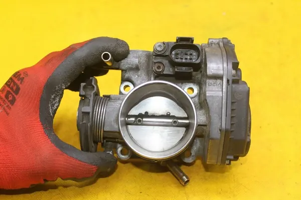 Válvula de Aceleração VW Transporter T4 2.5 B OEM 06A133064B image 5