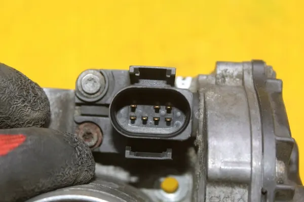 Válvula de Aceleração VW Transporter T4 2.5 B OEM 06A133064B image 6