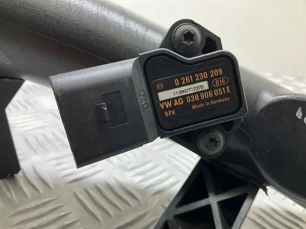 Intercooler-Schlauch 1K0145770AJ ECHT image 2