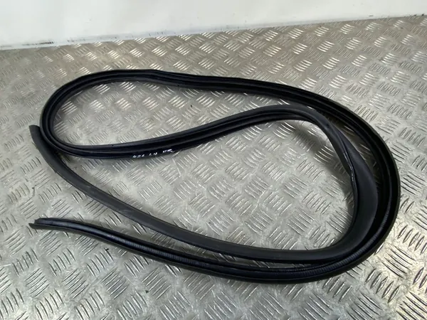 2025 Subaru Forester SK Vedação da porta dianteira FOB54743 image 1