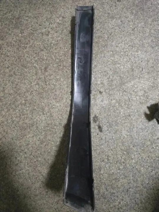 Listón parachoques delantero derecho OEM 51118146318 BMW E36 image 3
