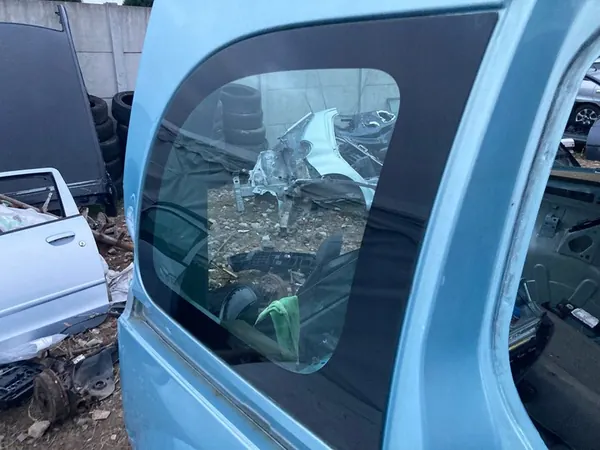 RENAULT KANGOO II 08- Vitre arrière droite image 1