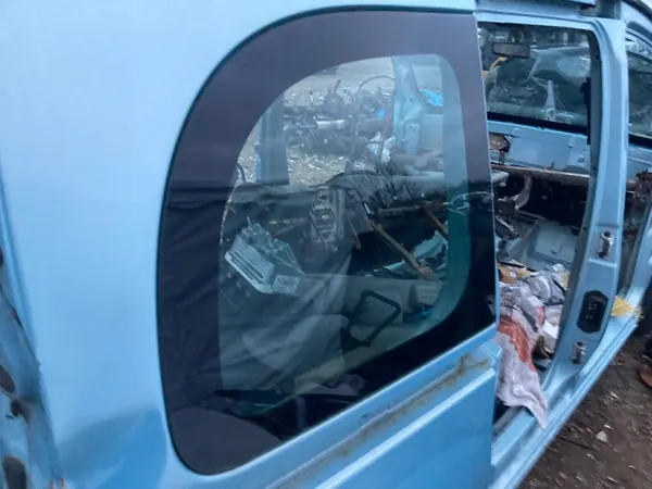 RENAULT KANGOO II 08- Vitre arrière droite image 3