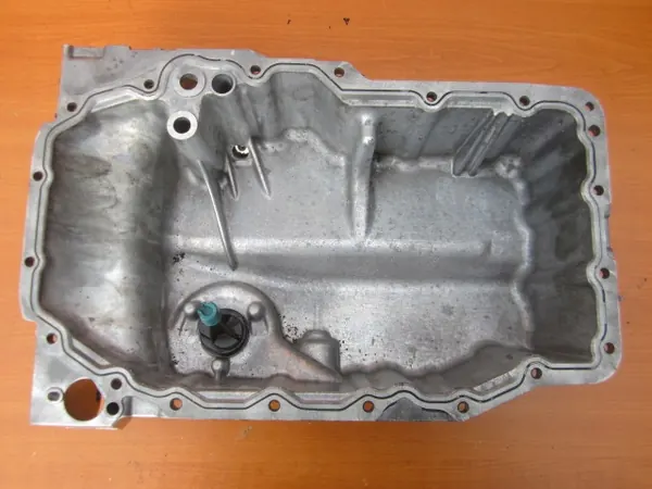 VW SEAT SKODA AUDI 1.2 TSI Oljetank 04E103603G image 10