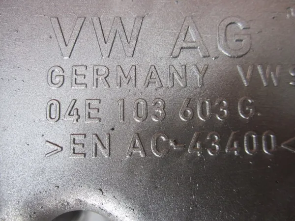 VW SEAT SKODA AUDI 1.2 TSI Oljetank 04E103603G image 4