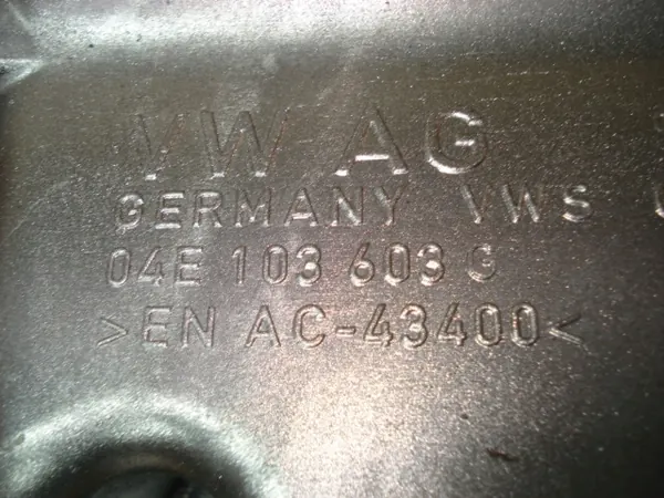 VW SEAT SKODA AUDI 1.2 TSI Oljetank 04E103603G image 6