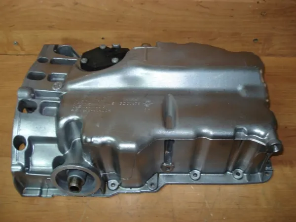 VW SEAT SKODA AUDI 1.2 TSI Oljetank 04E103603G image 8