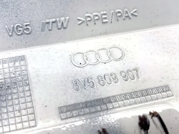 Tampa de boca de combustível OEM 8V5809907 Audi A3 8V image 3