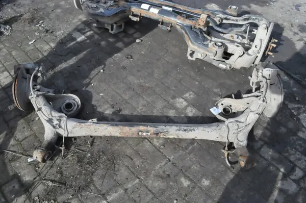Toyota Auris I Hinterachse Träger OEM 422231 image 2