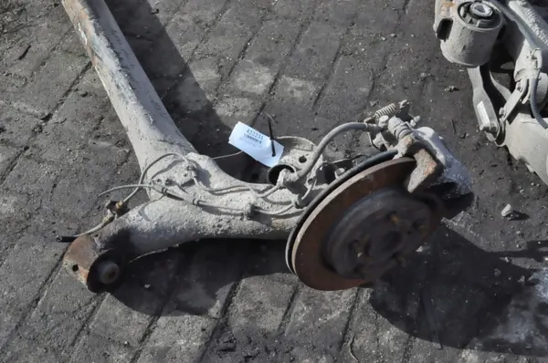 Toyota Auris I Hinterachse Träger OEM 422231 image 5