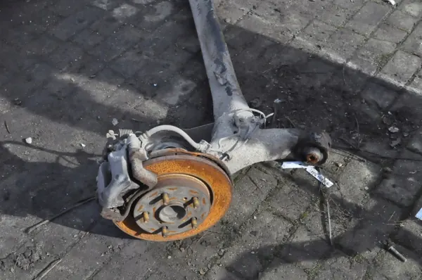 Toyota Auris I Hinterachse Träger OEM 422231 image 6