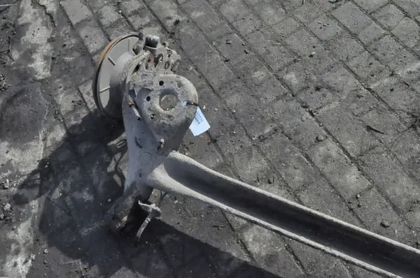 Toyota Auris I Hinterachse Träger OEM 422231 image 8