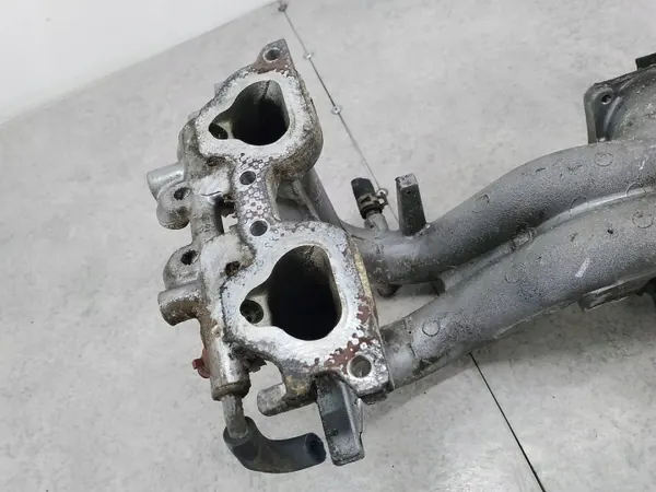 Colector de admisión usado OEM Subaru Impreza II 1.6 16V image 5