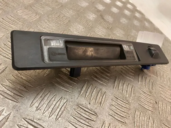 Poignée de hayon Volvo XC90 2019 OEM 32149879 avec caméra image 4