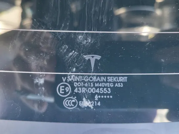 Vitre de hayon arrière Tesla Model X OEM 1075024-01-E image 3