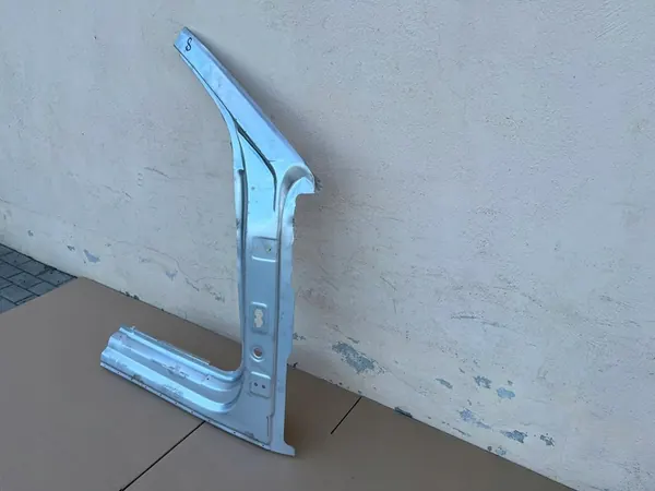 Pilier avant droit Lamborghini Urus image 3