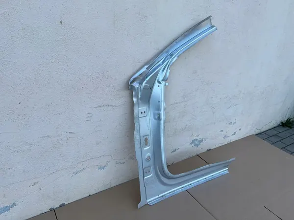 Pilier avant droit Lamborghini Urus image 5