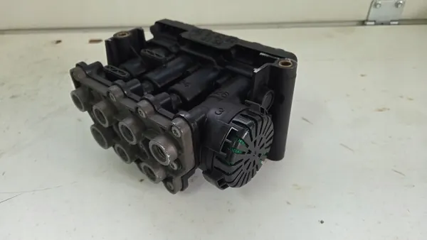 Vanne de suspension ECAS Renault Volvo FH FM Euro 6 image 2