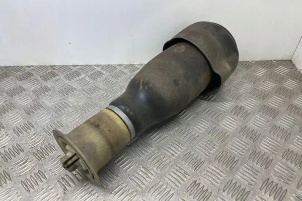 Taka oikea jousituspatja OEM 6781843 BMW 5 F10 image 2