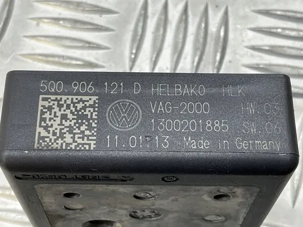 Skoda Octavia Mk3 Ruiskutusmoduuli OEM 5Q0906121D image 4