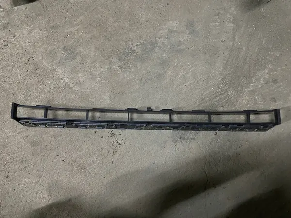 Rejilla central del parachoques AUDI A3 8V3 OEM 8V3807647B image 4