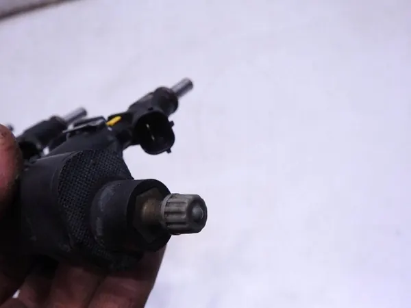 OEM V75756458002 Rampe d'injection pour Citroen/Peugeot 1.4-1.6 VTI image 3