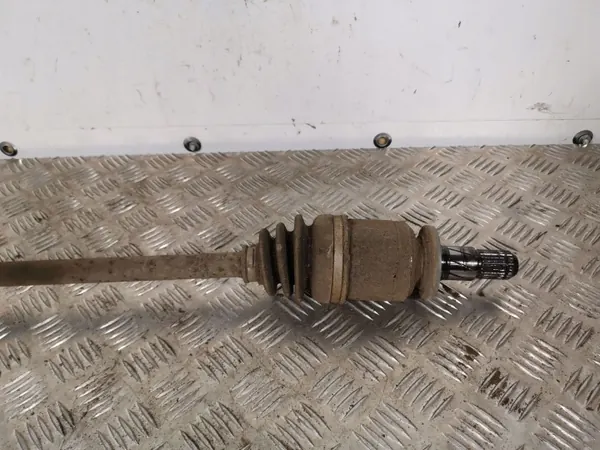Subaru Hinterachshalbwelle OEM FBZ3536 - Gebraucht image 3