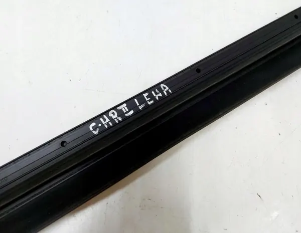 Joint de seuil gauche Toyota C-HR II OEM 67865-F4010 image 6