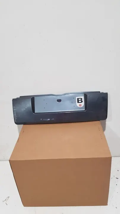 Cadre plaque immatriculation arrière Citroen C2 OEM 9643390280 image 2