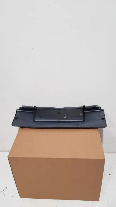 Cadre plaque immatriculation arrière Citroen C2 OEM 9643390280 image 3