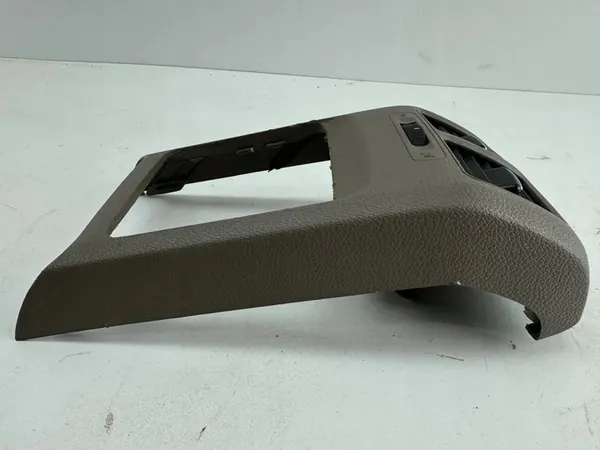 Grade de ventilação traseira Volkswagen Golf VI 2009 image 3