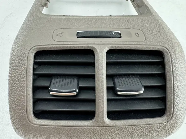 Grade de ventilação traseira Volkswagen Golf VI 2009 image 5