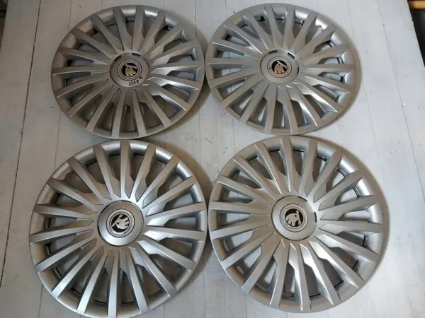 Tampa de Roda Skoda OE 3T0601147B - 16" Usado image 2