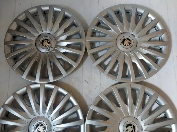 Tampa de Roda Skoda OE 3T0601147B - 16" Usado image 4