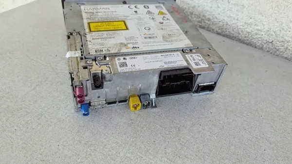 Audi TT 8S Radio Navigationsläsare OEM 8S0035021N image 4