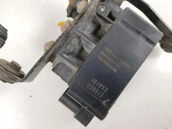 OEM RZV68703 Luftfederungs-Ventilblock hinten image 4