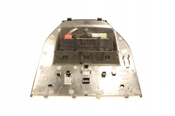 Skoda USB-pistorasia OEM 6VB857367 Fabia IV:lle image 6