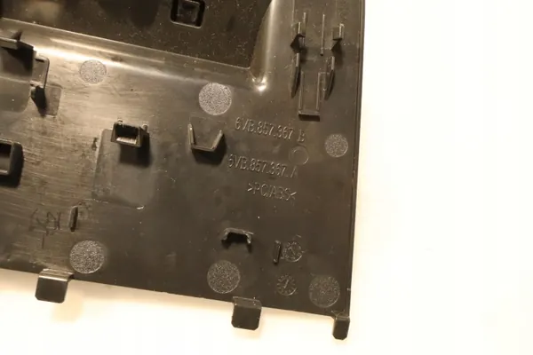Skoda USB-pistorasia OEM 6VB857367 Fabia IV:lle image 9