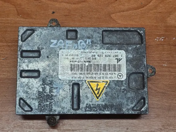Mercedes Scheinwerfer-Wandler-Modul OEM 130732912802 image 2