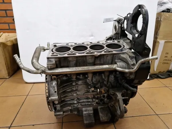 Volvo D4204T8 31430772 motorblock nedre del image 2