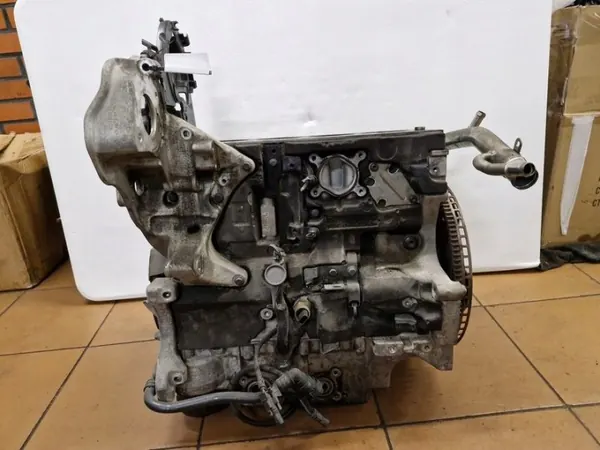 Volvo D4204T8 31430772 motorblock nedre del image 4